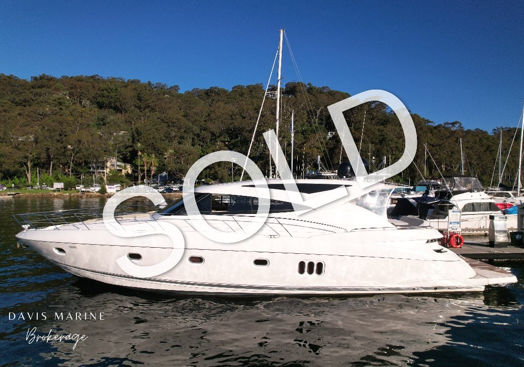 2010 Riviera 5800 Sport Yacht